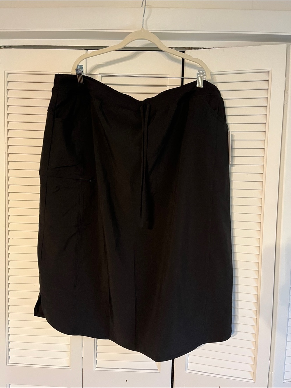 Women's Black Scrub Midi Drawstring Skirt with Side Pocket